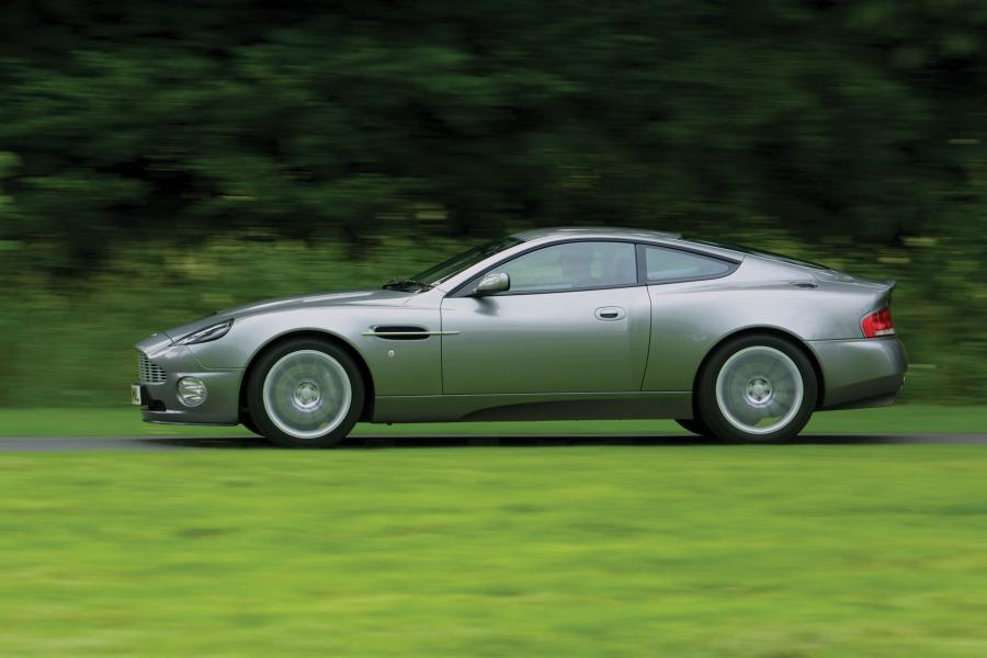  Aston Martin V12 Vanquish 2001 года  (UK) (фото 9 из 44)